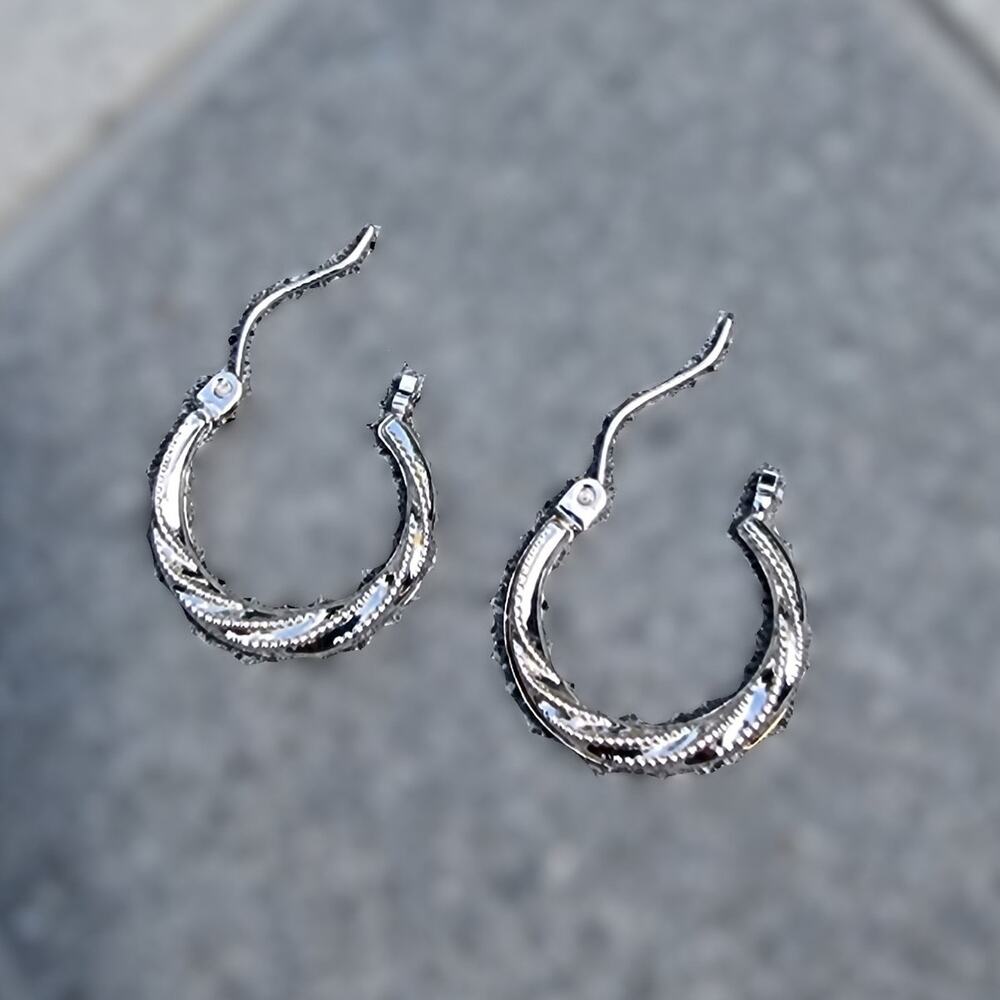 Vintage 14K Fine White Gold Corrugated Round Hoop Earrings - Picture 4 of 10